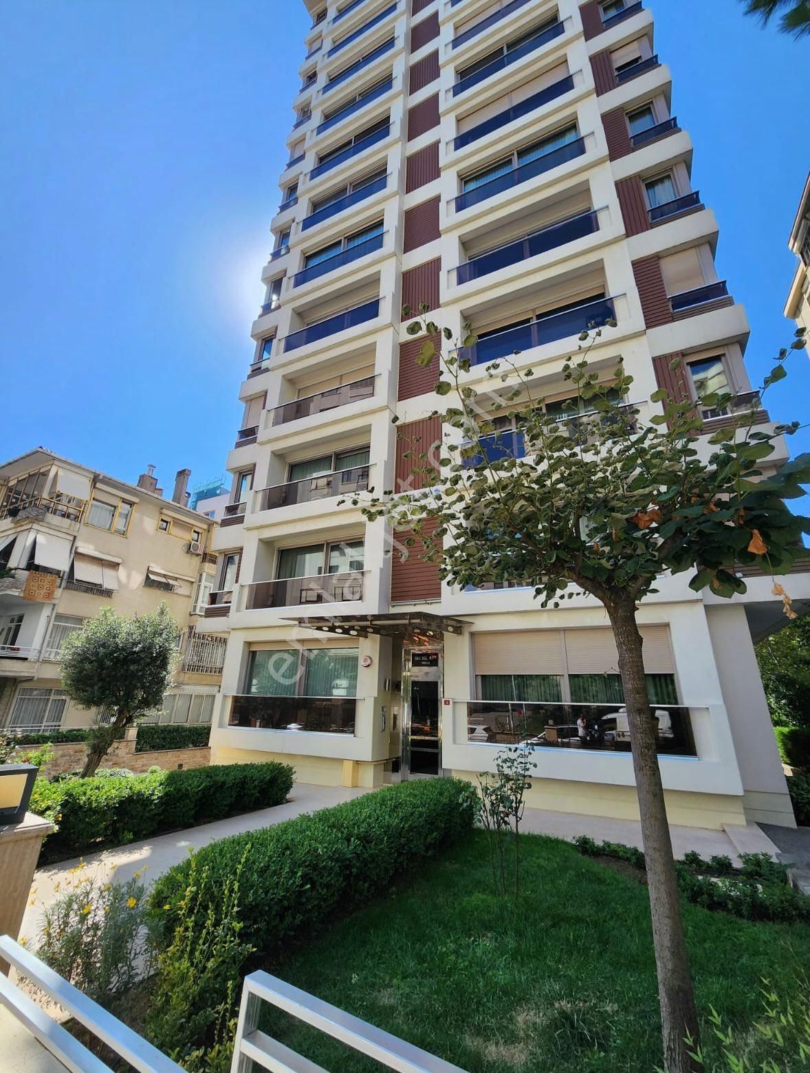 Kadıköy Caddebostan Satılık Daire  BAĞDAT CADDESİ DİVAN'IN SOKAĞINDA SATILIK BALKONLU GENİŞ180m²4+1