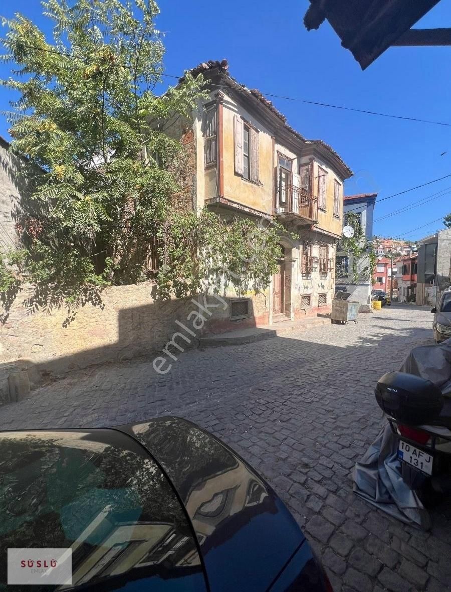 Ayvalık Hamdibey Satılık Müstakil Ev AYVALIK MERKEZDE 6 ODALI OTEL PROJELİ SATILIK RUM EVİ