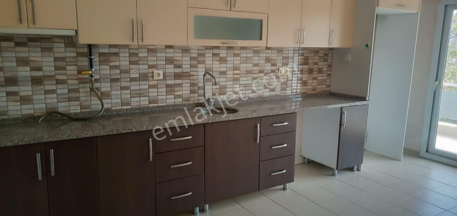 Bergama Fatih Kiralık Daire  Bergama Fatih Mahallesinde Tuna Caddesinde Kiralık 3+1 Doğalgazlı Daire