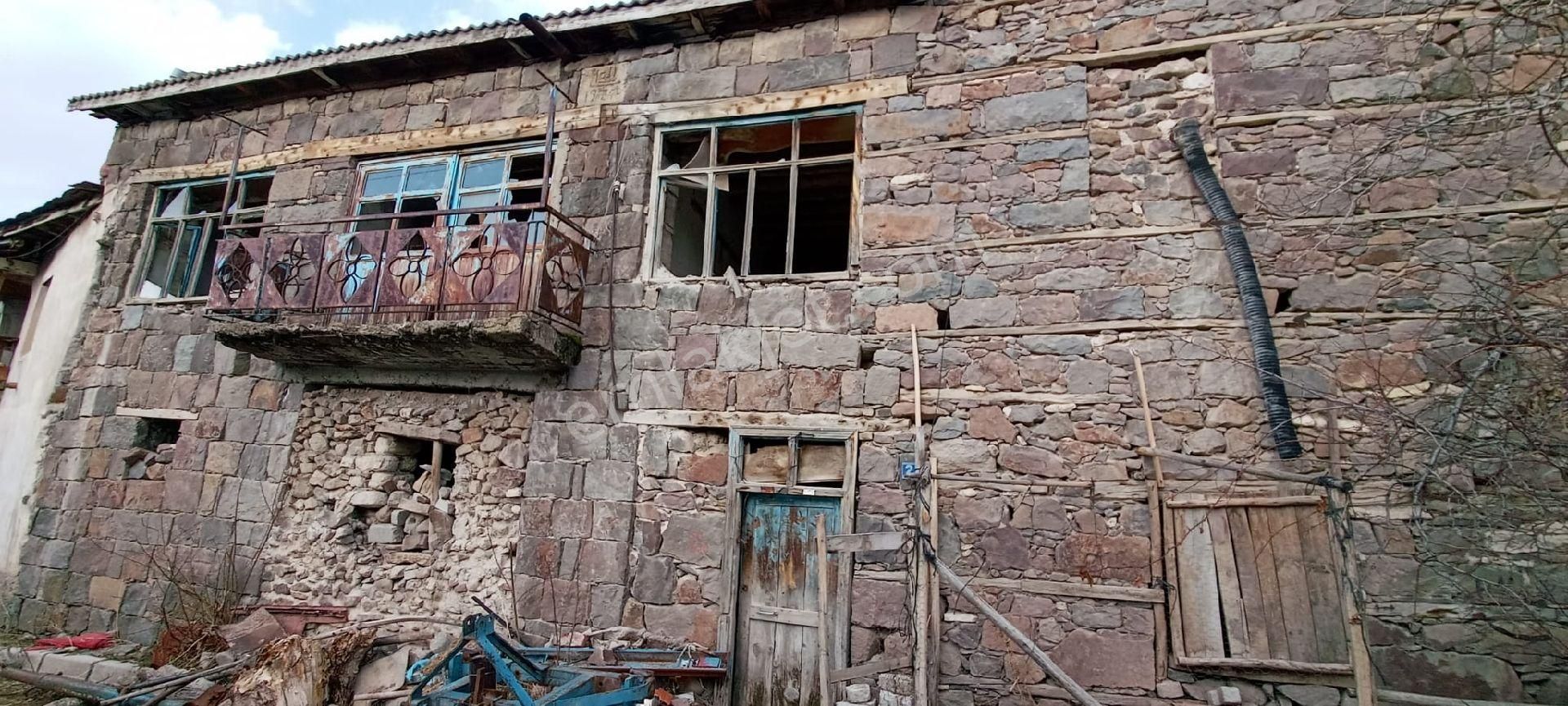 Gevrekli De Satılık Müstakil Taş Bina - Görsel 2