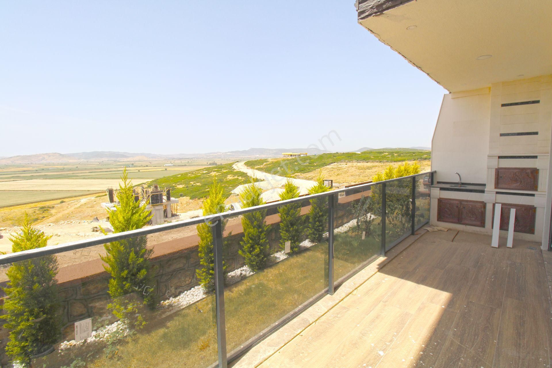 Menemen Villakent Satılık Villa  Menemen Villakent Havuzlu Site İçerisinde Satılık 3+1 Villalar