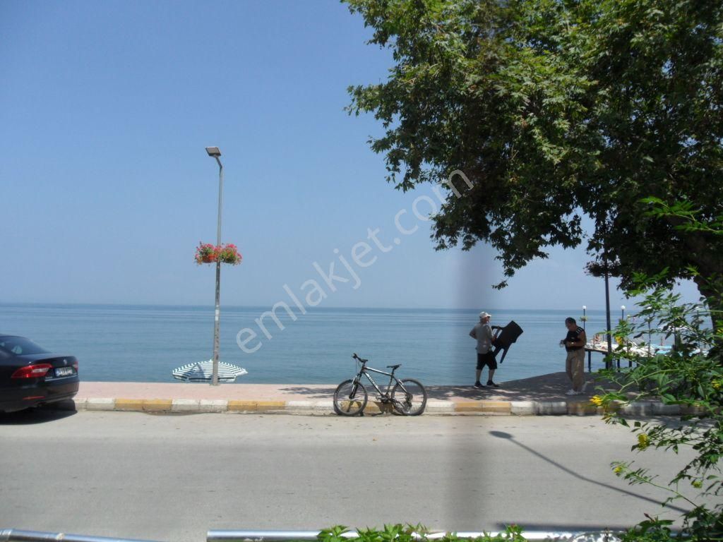 Çınarcık Harmanlar Satılık Yalı  YALOVA ÇINARCIK DA EMSALSİZ MÜSTAKİL DUBLEKS YOL YALISI     