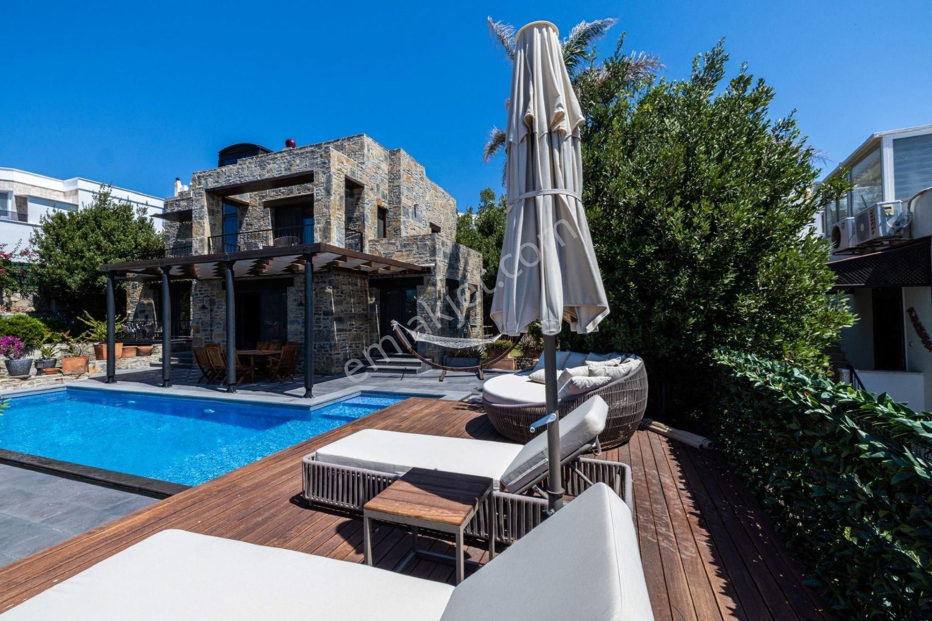 Bodrum Yalıkavak Satılık Villa Yalıkavak'ta Kapanmaz Deniz Manzaralı, Otantik Taş Villa