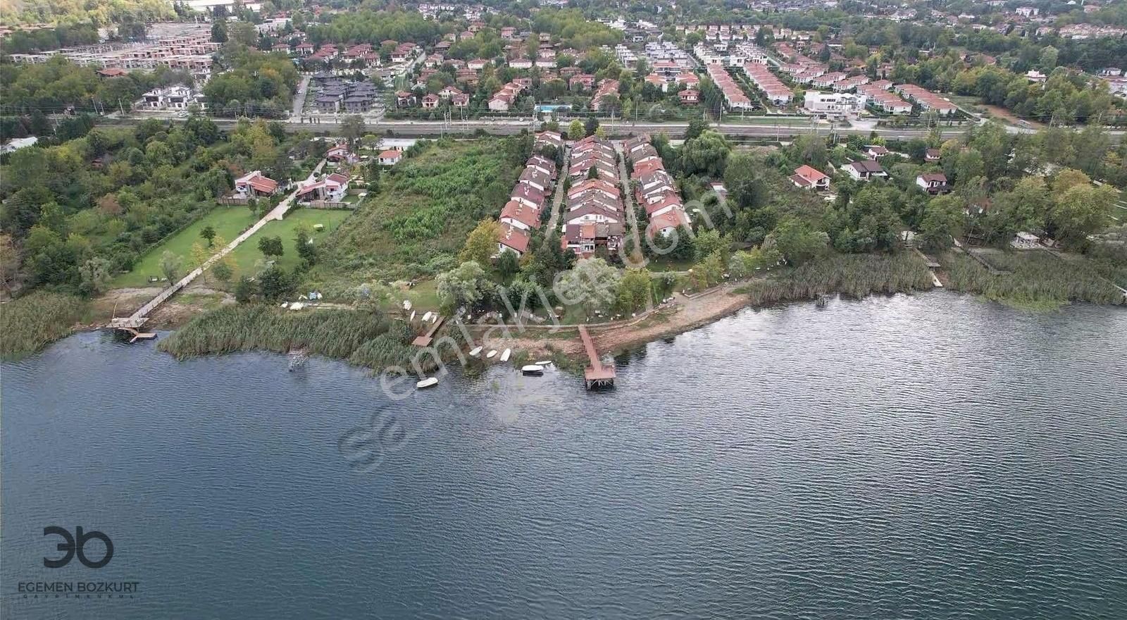 Sapanca Rüstempasa Satılık Villa Egemenbozkurttan Sapanca Gölüne 0 Mesafde 100m2bahçe Paylı Villa