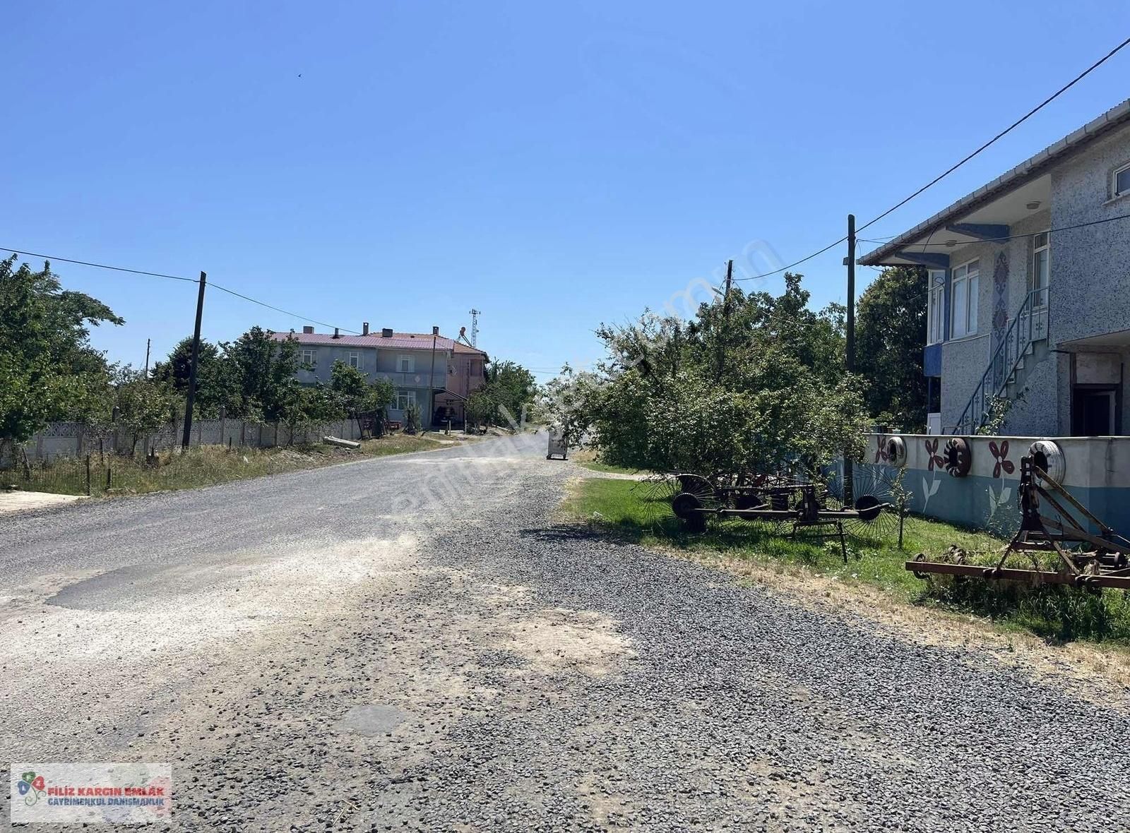 Saray Kurtdere Satılık Ticari İmarlı tekirdağ saray kurtdere meydanda imarlı müstakil arsa