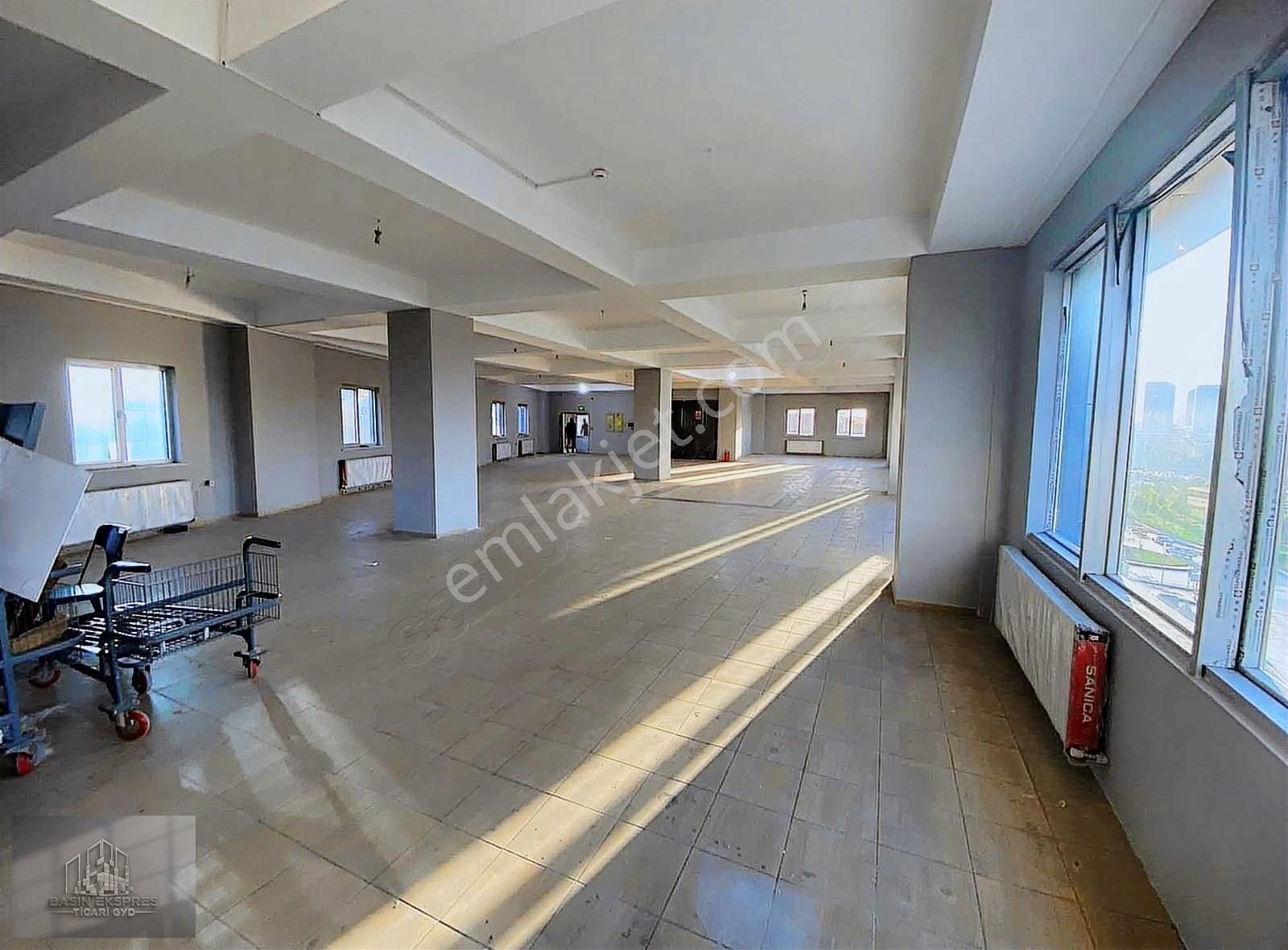 Sulyapıdan Tem Cepheli Vıp Plaza Kiralık Ofis Katları - Görsel 21