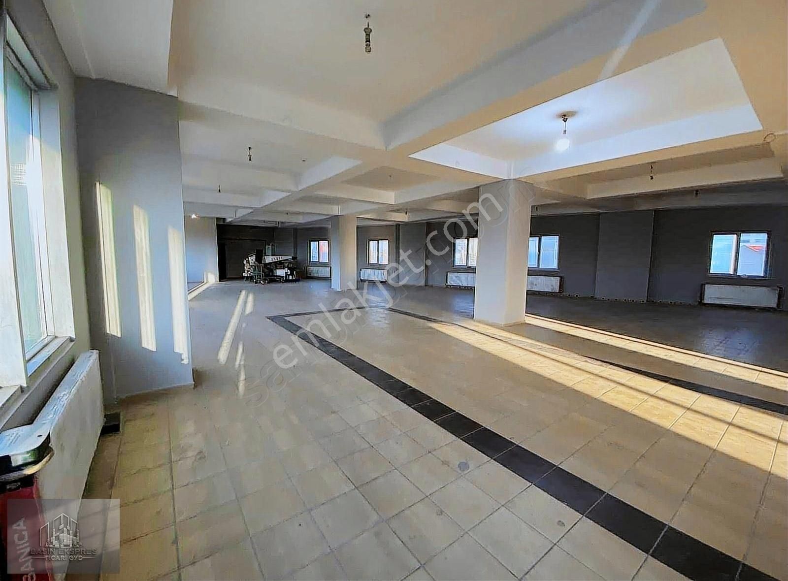 Sulyapıdan Tem Cepheli Vıp Plaza Kiralık Ofis Katları - Görsel 12