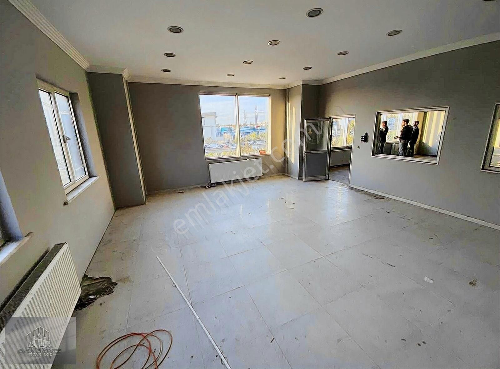 Sulyapıdan Tem Cepheli Vıp Plaza Kiralık Ofis Katları - Görsel 2