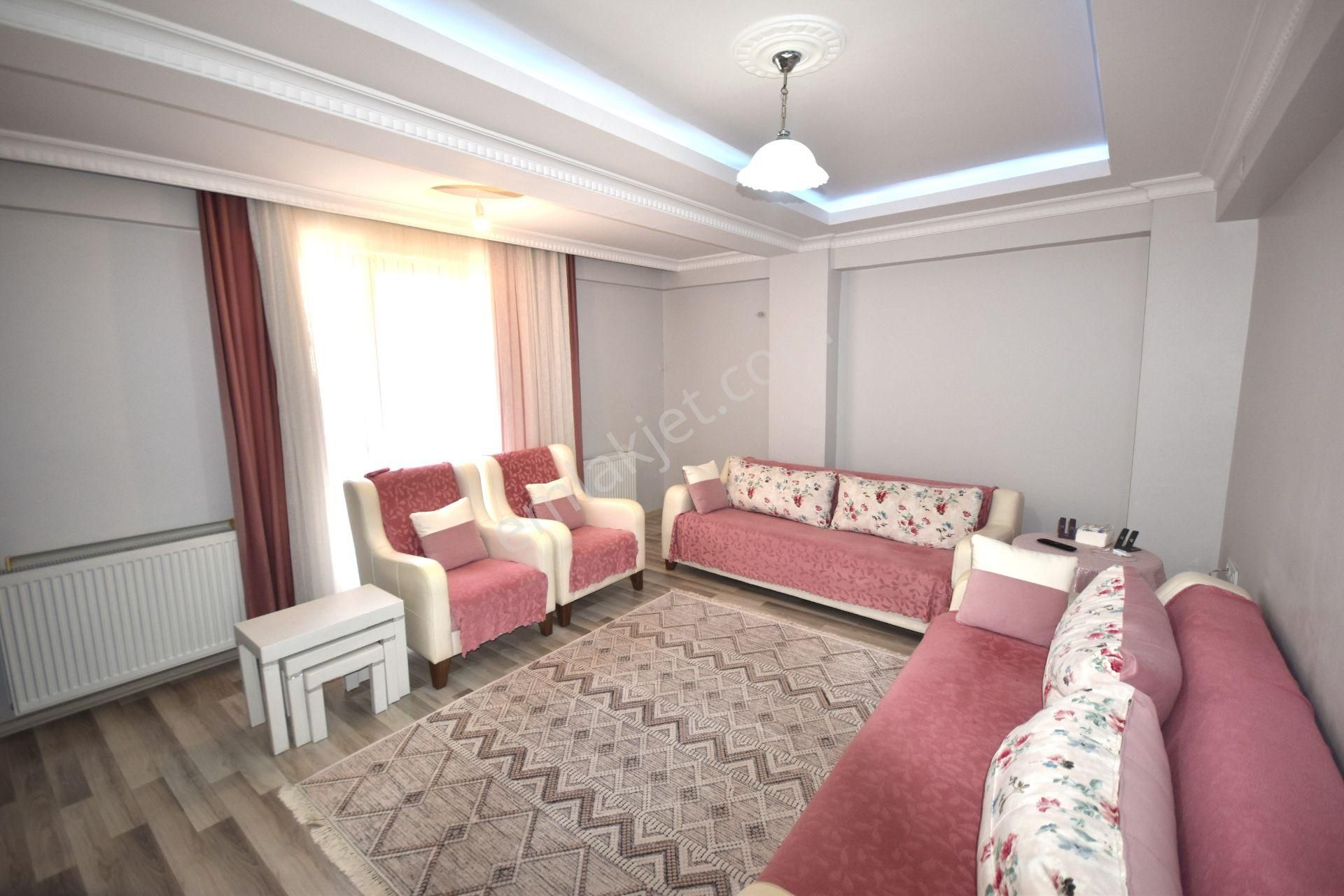 Küçükçekmece Yeşilova Satılık Daire NEST'TEN YEŞİLOVA MH 2+1 100m2 1.KAT YENİ BİNA TERTEMİZ DAİRE