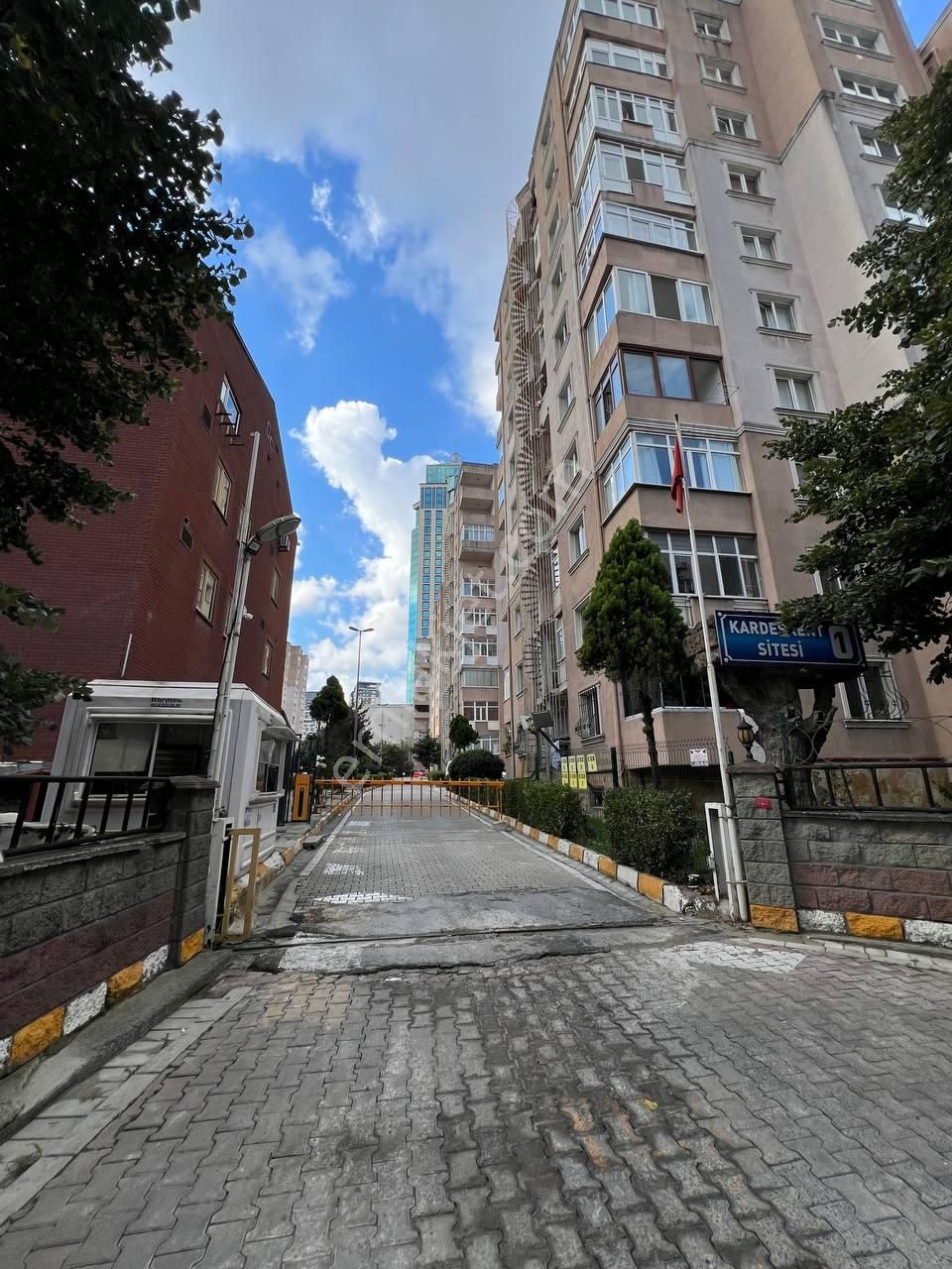 İstanbul Esenyurt Deniz Manzaralı Kiralık Daire  METROBÜSÜN DİBİNDE AİLE SİTESİNDE KİRALIK EŞYASIZ 3+1 Аренда