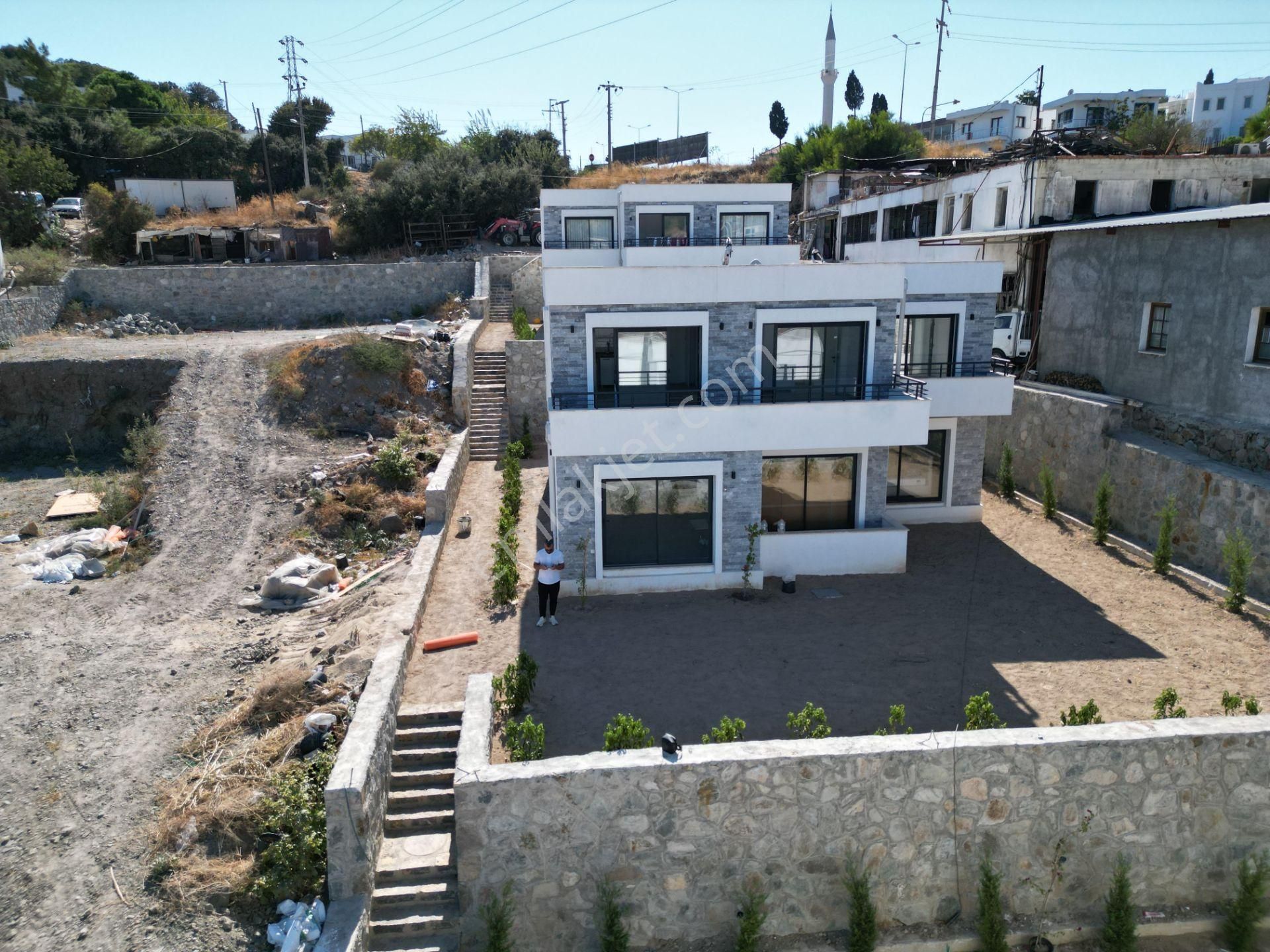 Bodrum Yahşi Satılık Daire  Bodrum Ortakent’te Satılık Doğa ve Şehir Manzaralı 2+1 Üst Kat Daire