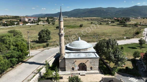 Aslanapa Çamdibi Köyü Satılık Tarla  KÜTAHYA ASLANAPA'DA 1.310 m2 GÖLE YAKIN MANZARALI FIRSAT ARAZİ !