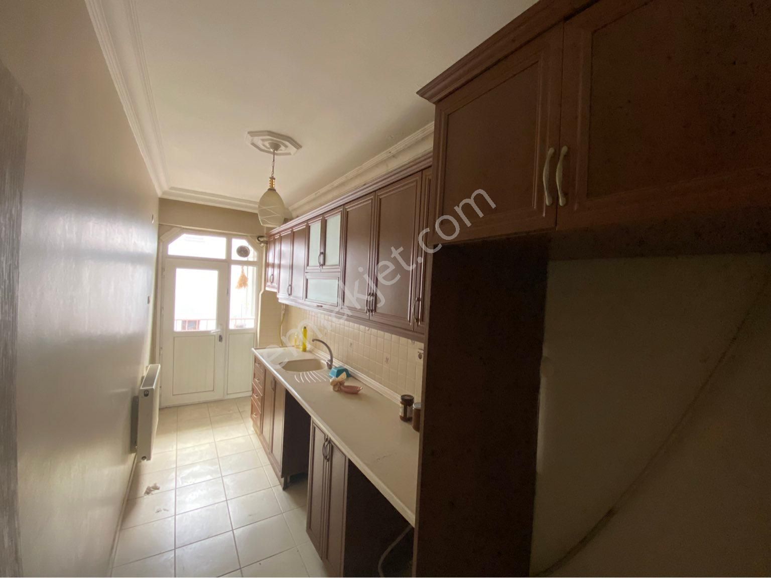 Güngören Merkez Kiralık Daire  UZUNOĞLU EMLAK TAN 2+1 CADDE ÜZERİ 2 ARAKAT KİRALIK DAİRE