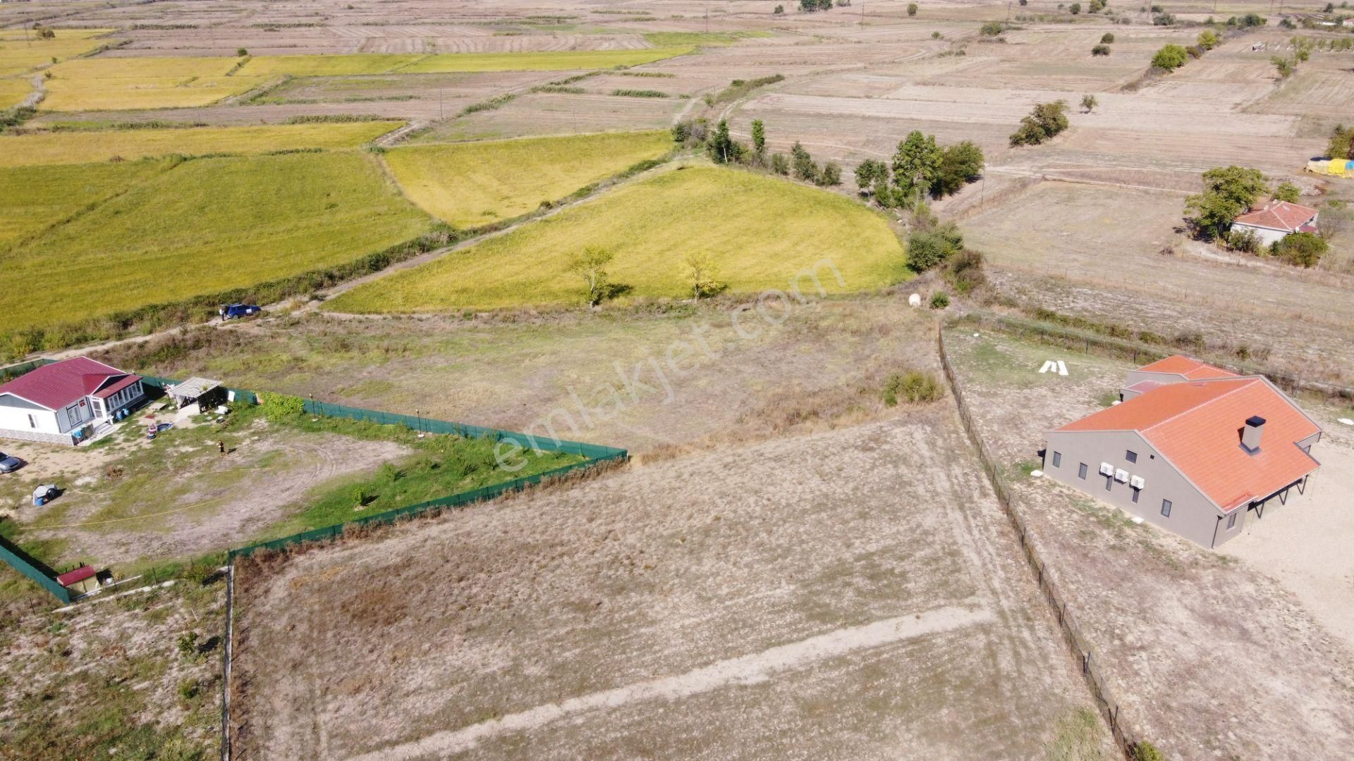 Uzunköprü Başağıl Köyü Satılık Konut İmarlı  TURYAP'TAN EDİRNE UZUNKÖPRÜ BAŞAGIL KÖYÜN DE 1.585.66M2 ARSA