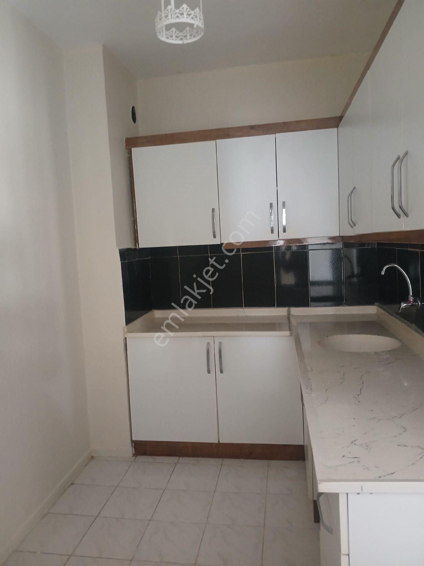 Karabaglar Belediye Yakını Kiralık Daire Kat Emrullah Efendi Okula Yakın