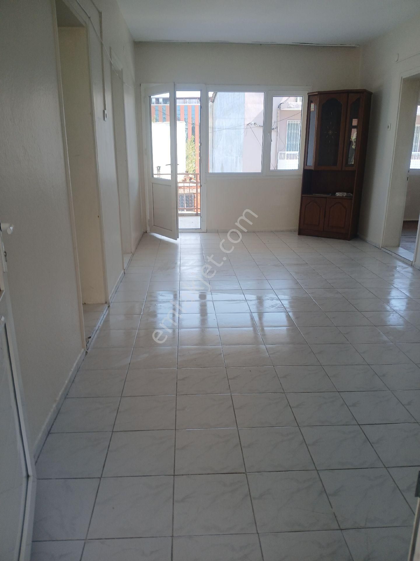 Karabaglar Belediye Yakını Kiralık Daire Kat Emrullah Efendi Okula Yakın