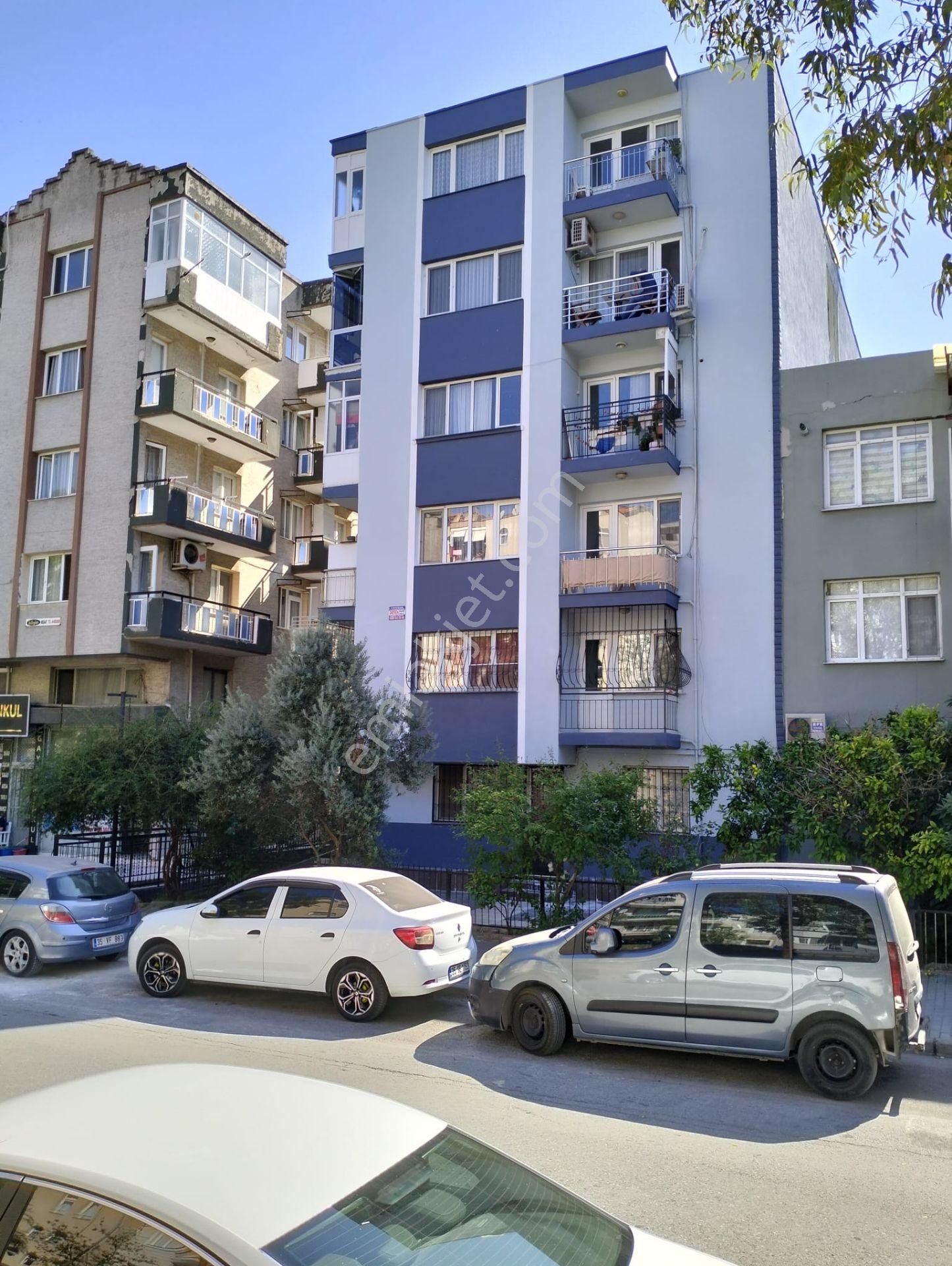 Buca Barış Satılık Daire  ADNAN KAHVECİ BULVARI ÜZERİ 3+1 ARAKAT DAİRE