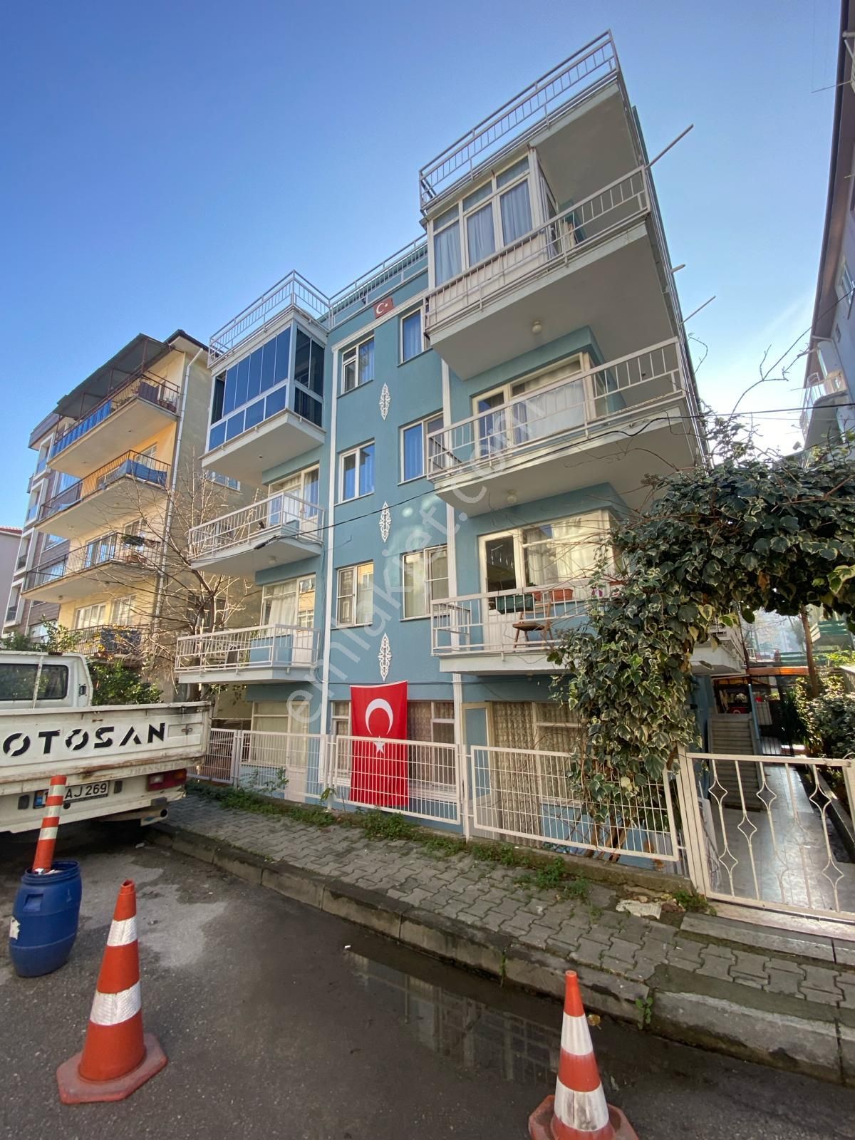 Mudanya Ömerbey Satılık Daire MUDANYA MERKEZDE DENİZ SAHİLİNE ÇOK YAKIN DAİRE