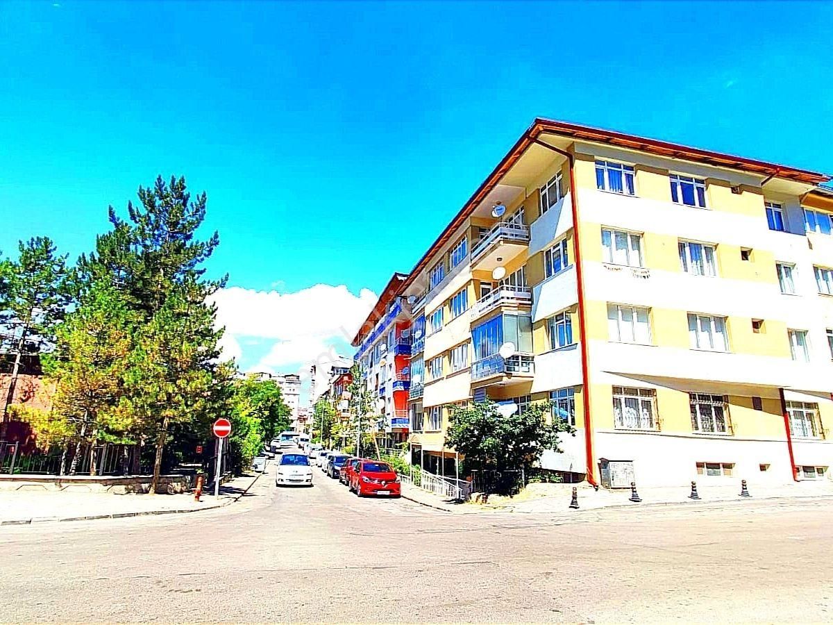 Sivas Merkez Örtülüpınar Satılık Daire 🏠KARAHAN EMLAK'TAN SATILIK DAİRE : 3.000.000₺🏠2.KAT. 120 M².3+1 FULL YAPILI.