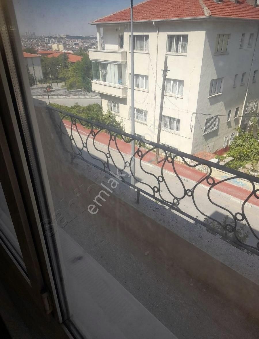 Çankaya Ertuğrulgazi Kiralık Daire 2..1 kombili temiz üniversite yani metroya 5 dakka