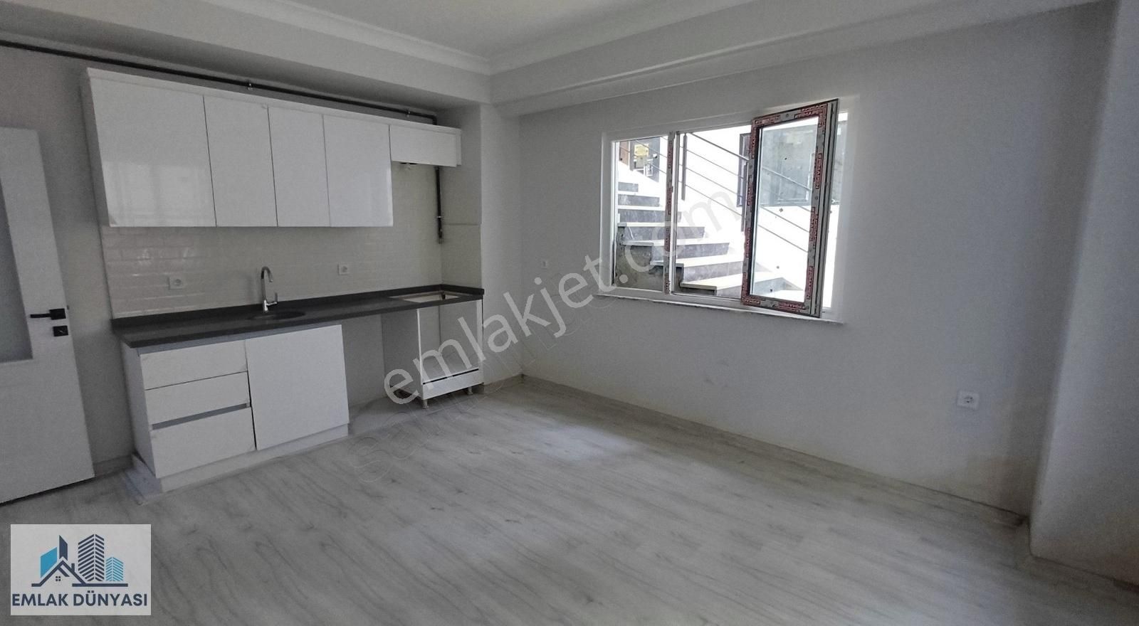 Maltepe Bağlarbaşı Satılık Daire EMLAK DÜNYASI SATILIK 1+1 SIFIR LÜKS DAİRE