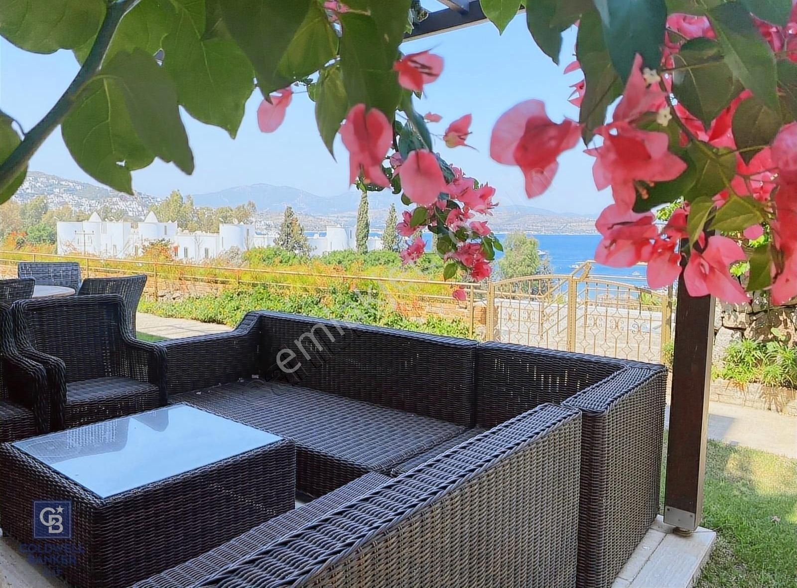 Bodrum İslamhaneleri Kiralık Villa Bodrum Sahile Sıfır Plajlı Site İçerisinde 3+1 Villa