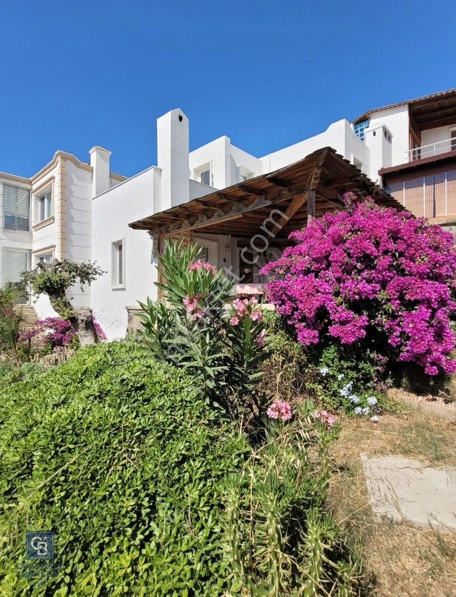 Bodrum Koyunbaba Satılık Villa Gümüşlük Gümsan Sitesi'nde Eşsiz Manzaralı Villa