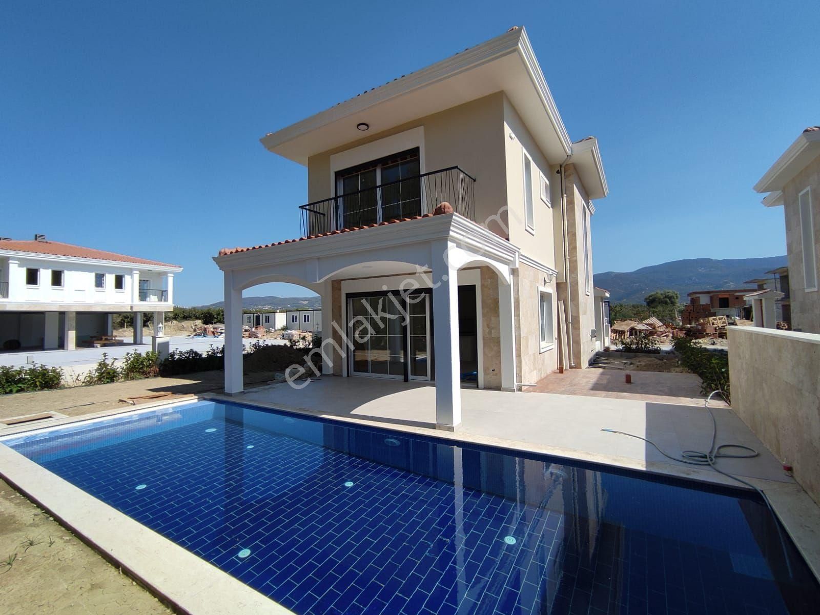 Kuşadası Davutlar Satılık Villa Kuşadası Sahil Sitelerinde Tek Müstakil Özel Havuzlu 3+1 Lüks Villa 