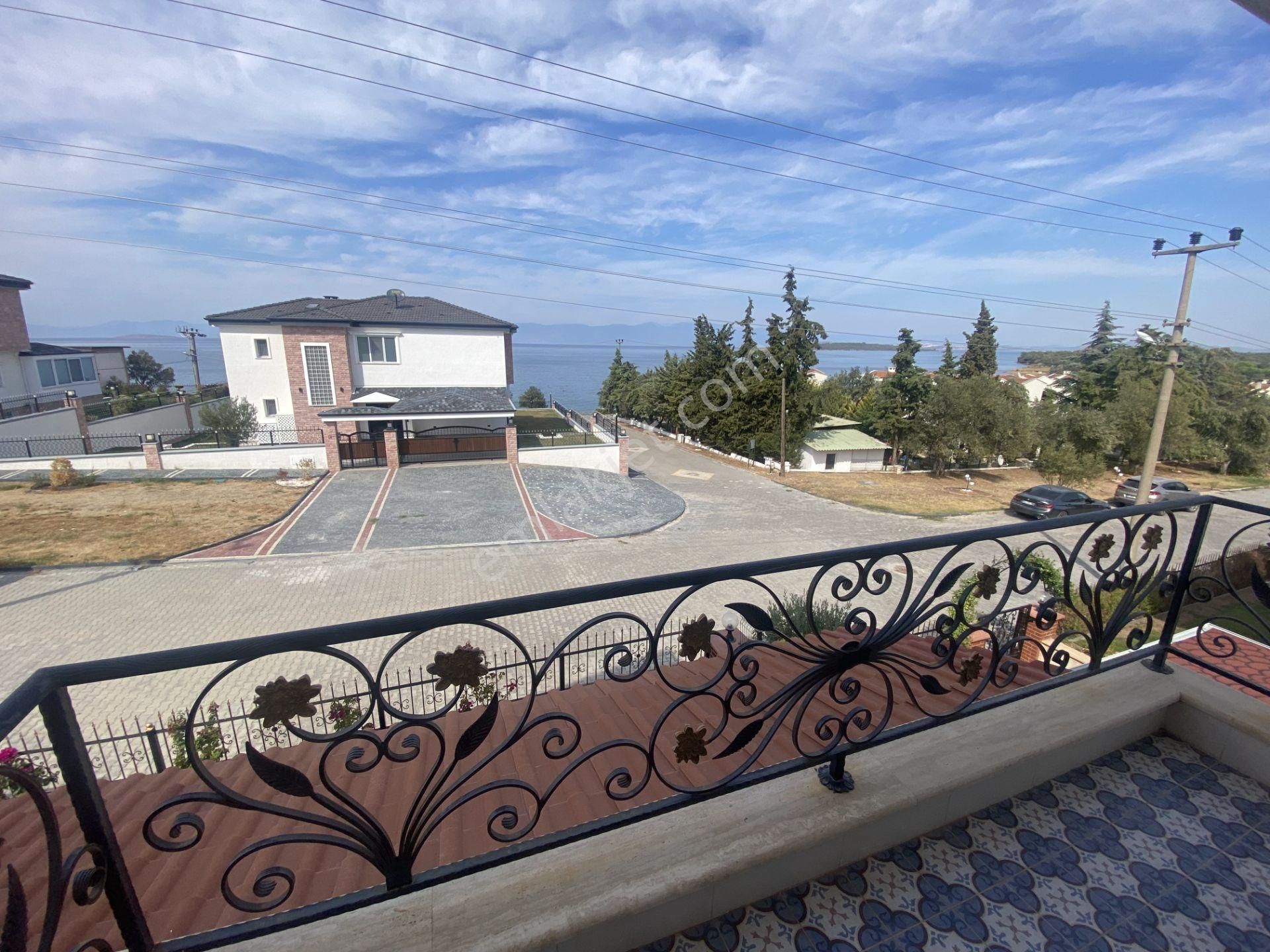 Ayvalık Sakarya Satılık Villa  AYVALIK TA SATILIK MUHTESEM VİLLA.DENİZE COK YAKIN