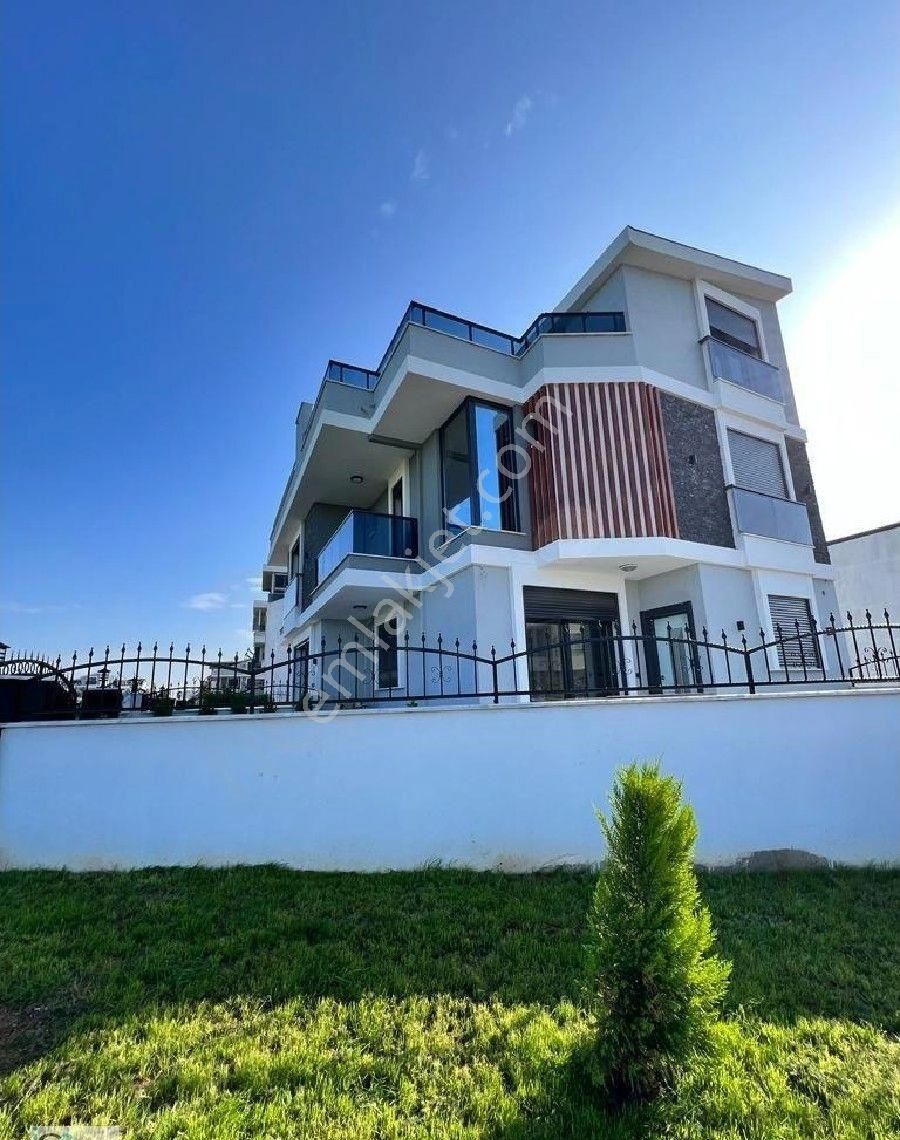 Didim Efeler Satılık Villa DİDİM EFELER MAHALLESİNDE BİTİŞİK NİZAM AYRI GİRİŞLİ KÖŞE VİLLA