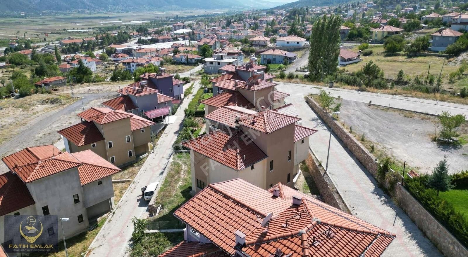 Çameli Yeni Satılık Villa Çameli Merkez'de Andız Villalarında Satılık Tripleks Villa