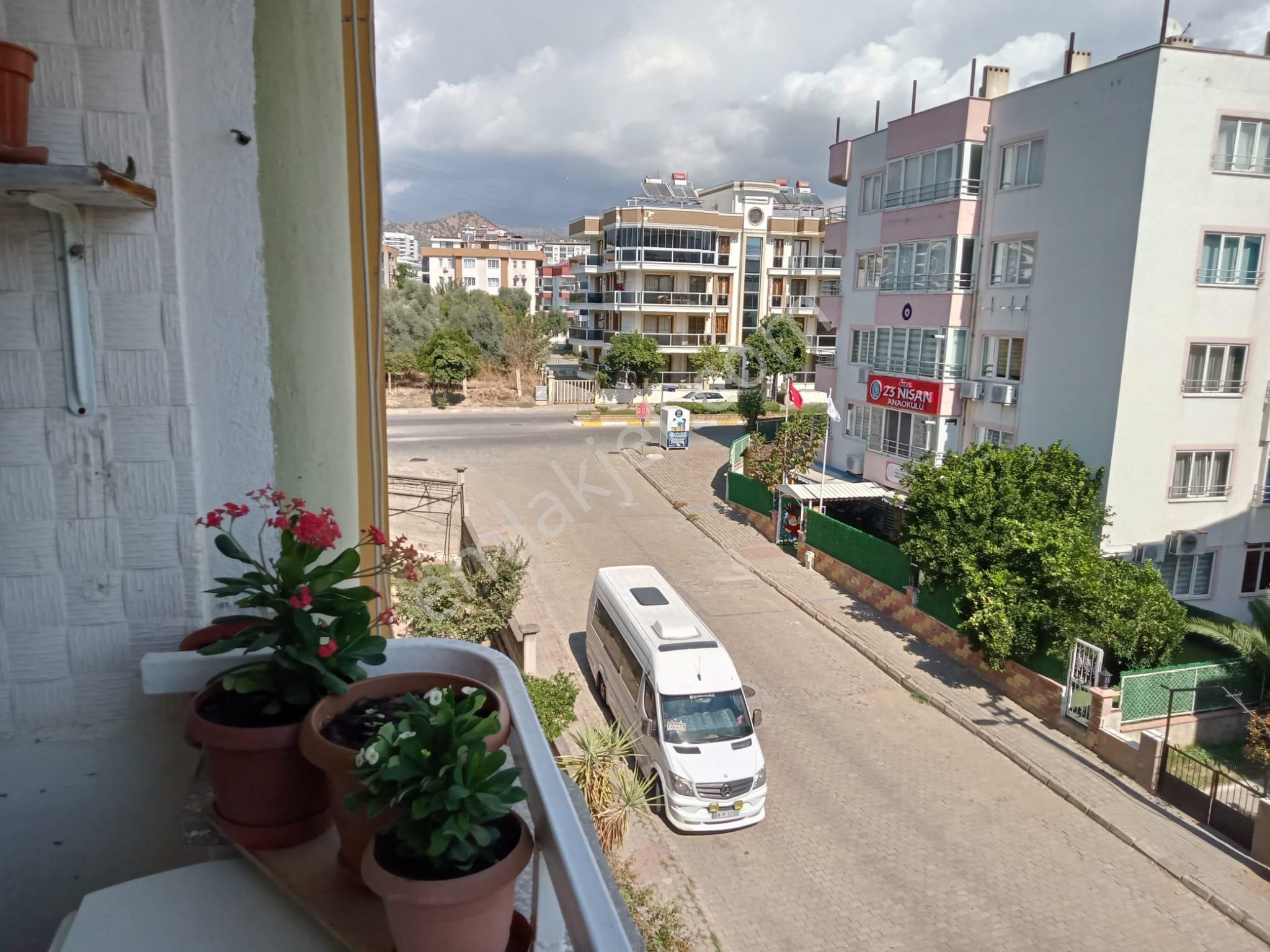 Nazilli İstiklal Satılık Daire  Baron Emlaktan İstiklal mah 3+1-136 m2 doğalgazlı satılık daire