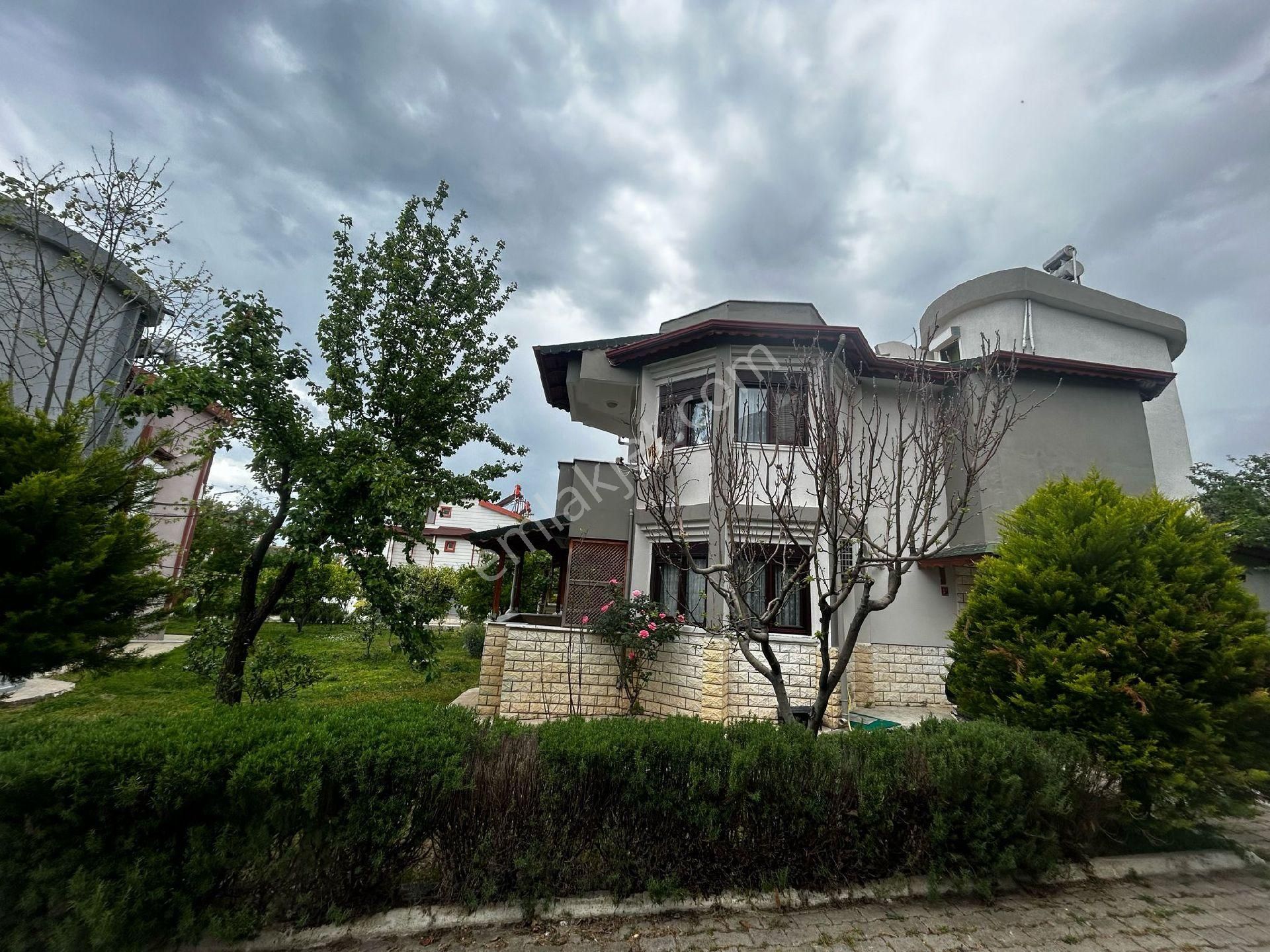 Edremit Tahtakuşlar Satılık Villa Sahibinden Satılık 4+1 Havuzlu Site İçerisinde Villa