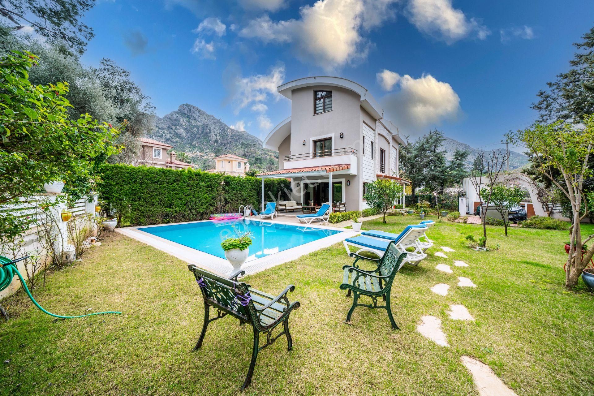 Marmaris İçmeler Satılık Villa  MARMARİS İÇMELERDE SATILIK 5+1 HAVUZLU VİLLA