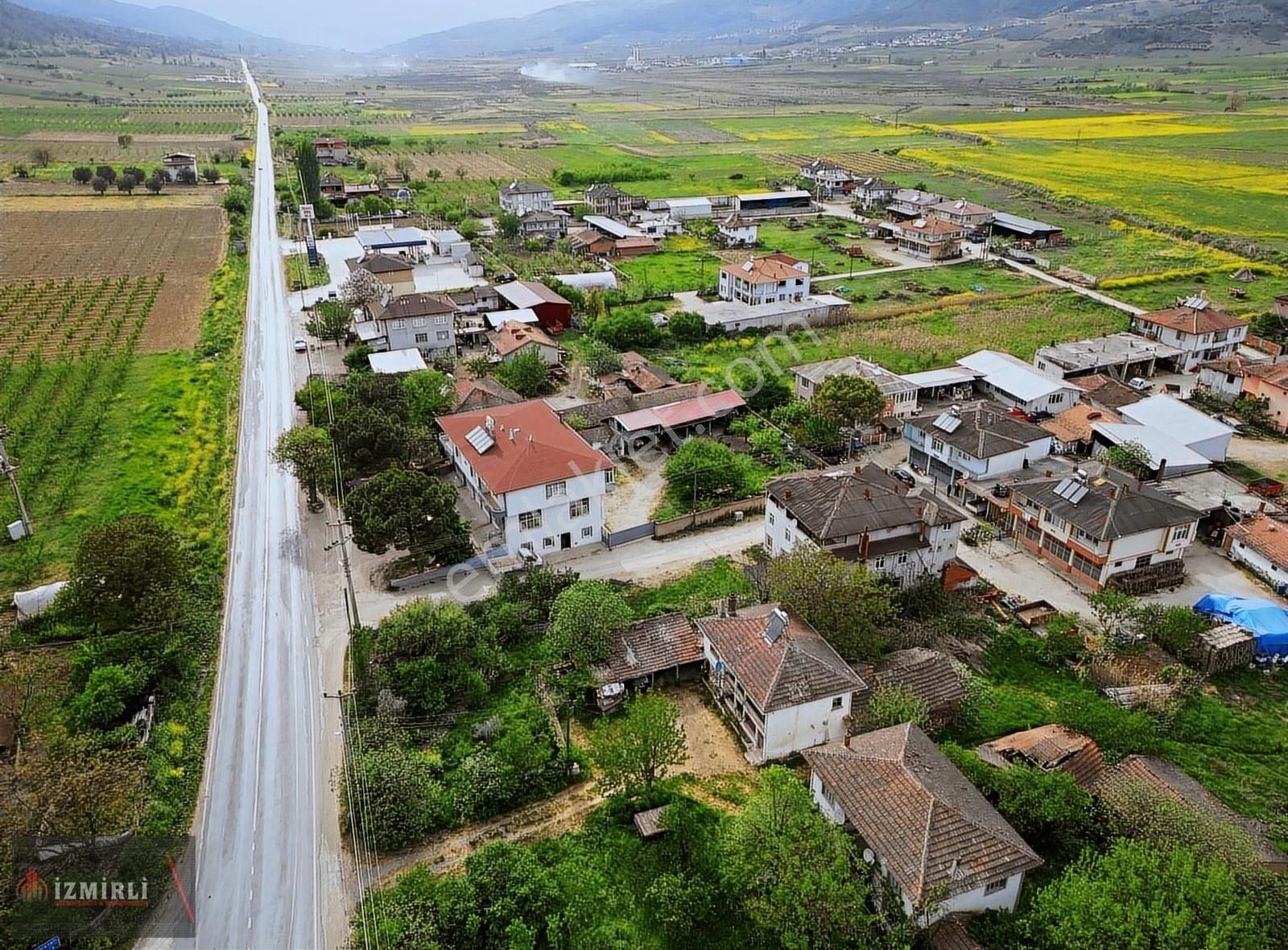 Osmaneli Hisarcık Köyü Satılık Müstakil Ev BİLECİK OSMANELİ HİSARCIKTA SATILIK 3 KATLI EV