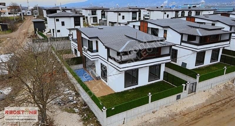 Kartepe Sarımeşe Satılık Villa Kartepe Sarımeşe 'de 4+1 Müstakil Havuzlu Köşe Muhteşem Villa