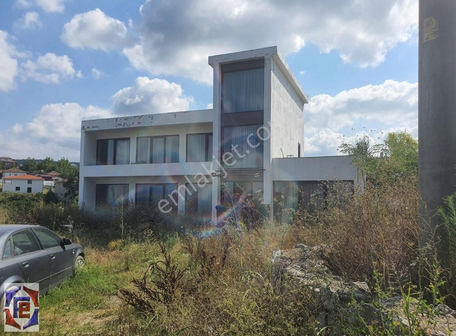 Serdivan Meşeli Satılık Villa Serdivan Meşeli'de 2574 m² arsa üzerinde 4+1Villa