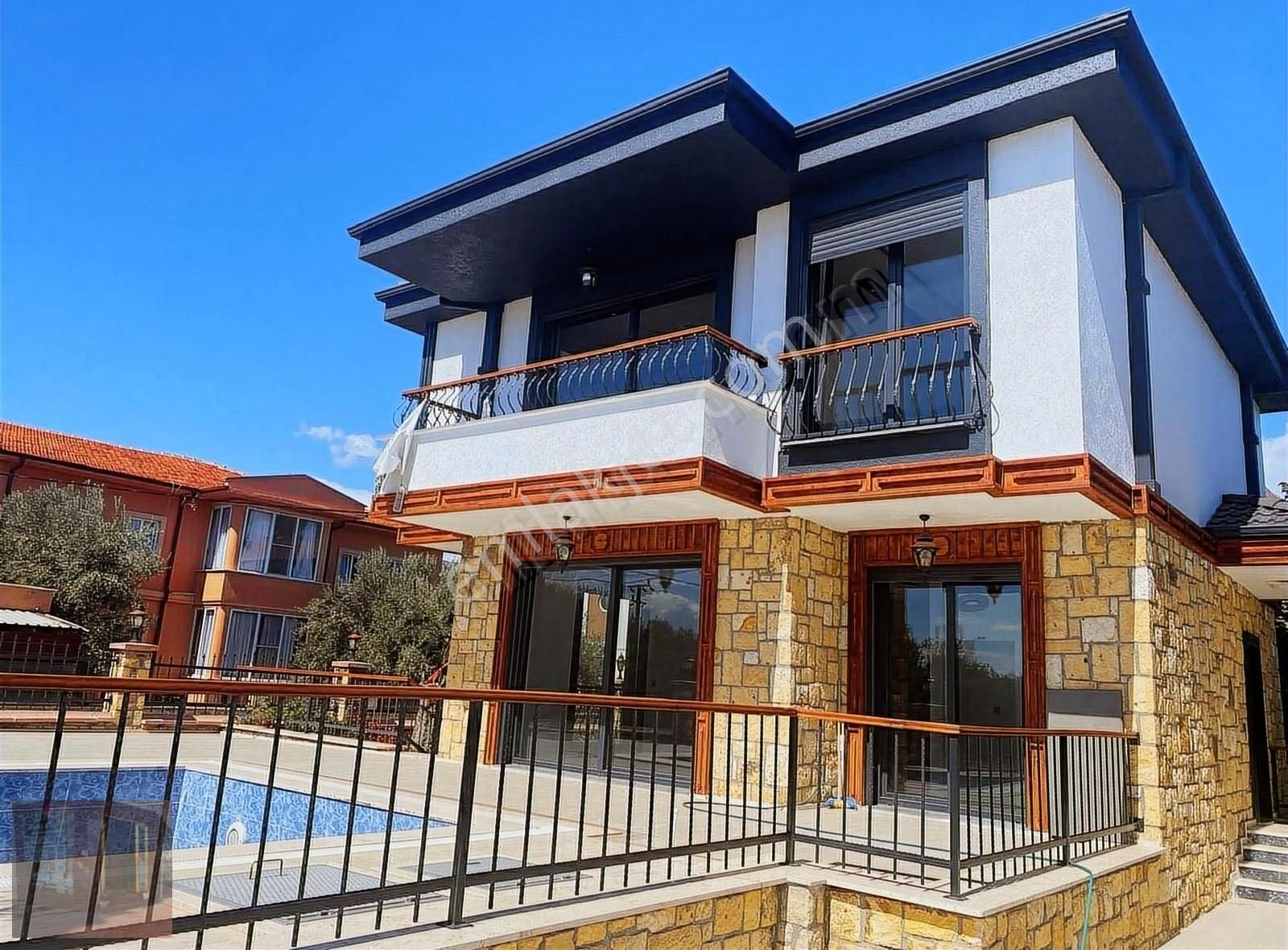 Ayvacık Küçükkuyu Bld. (Mıhlı) Satılık Villa GÜÇLÜ KARDEŞLER KÜÇÜKKUYUDA HAVUZLU LÜKS 4+1 VİLLA