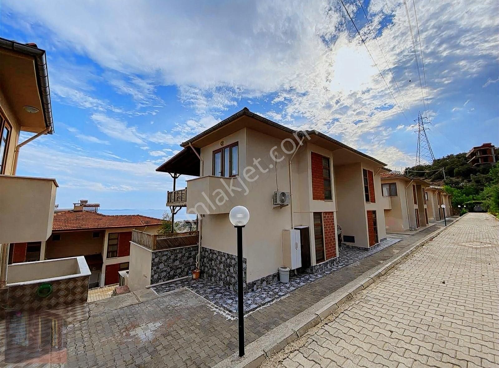 Ayvacık Küçükkuyu Bld. (Mıhlı) Satılık Villa GÜÇLÜ KARDEŞLER  KÜÇÜKKUYU FUL DENİZMANZARALI 3+1 TRİBLEX VİLLA