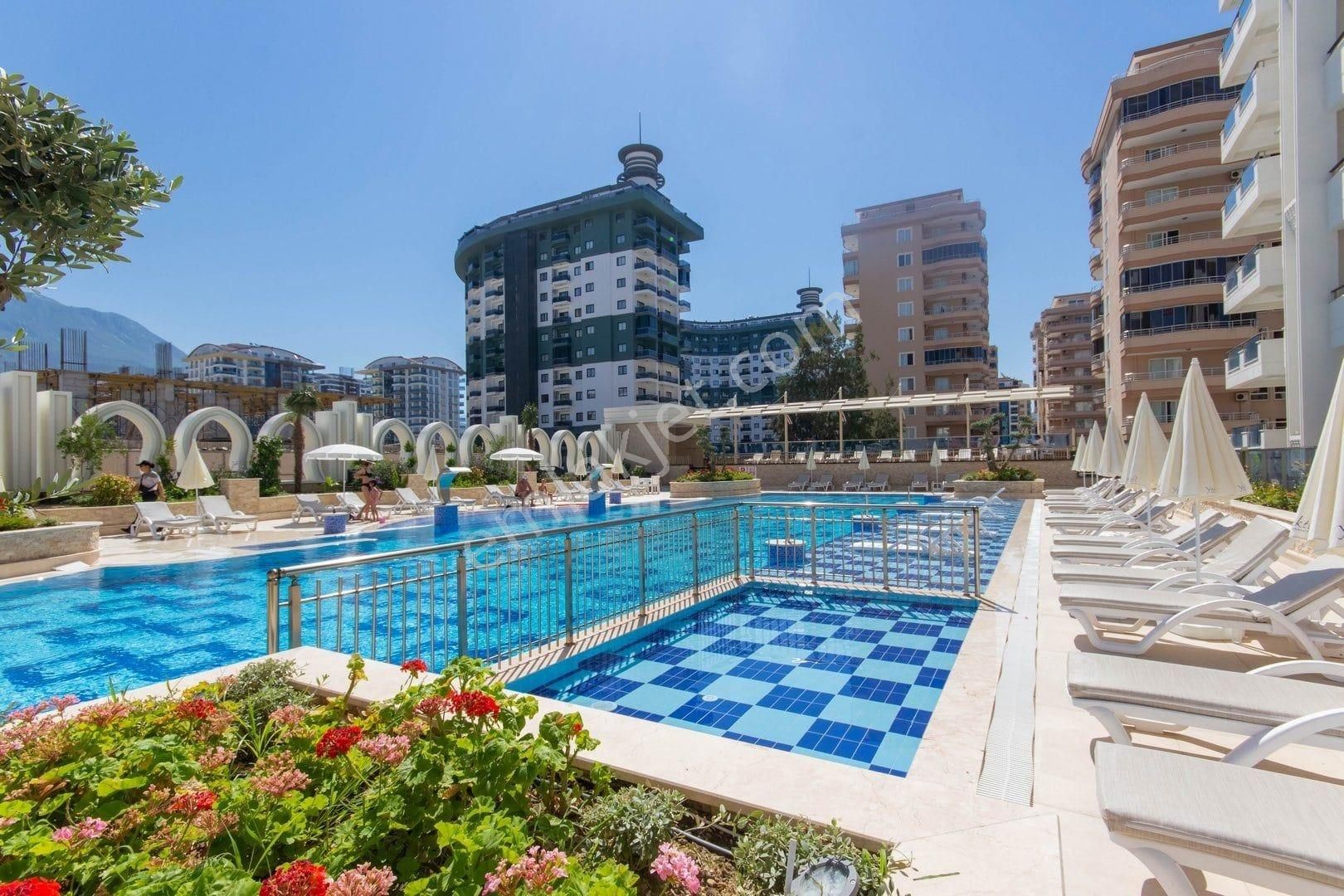 Alanya Mahmutlar Satılık Daire 1+1 MAHMUTLAR IN A LUXURY COMPLEX YEKTA TRADE