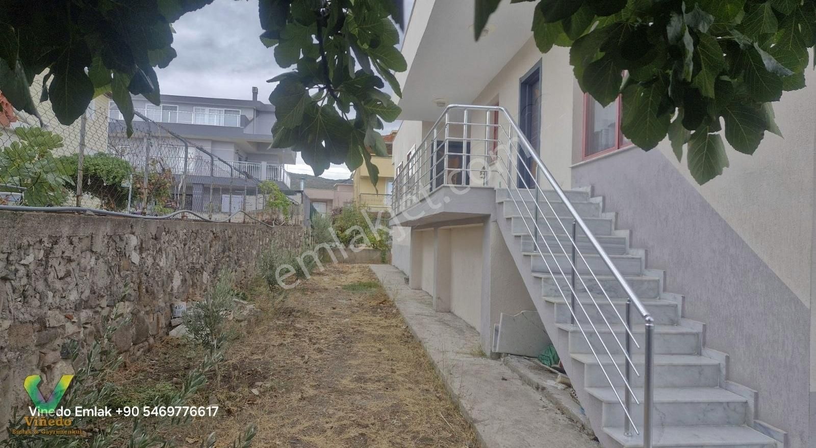 Urla Gülbahçe Kiralık Daire Plaja 200m mesafede 2+1 eşyalı yada eşyasız Senelik kiralık daire