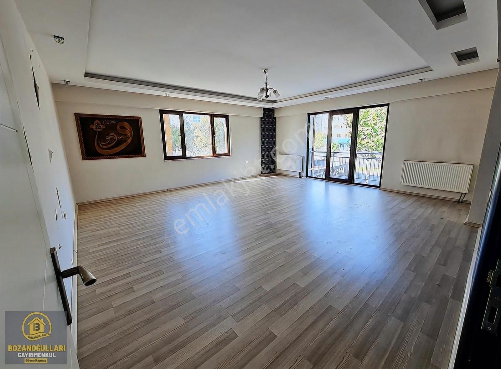 Bağlar Bağcılar Satılık Daire FIRSAT!!! Aram Tiğran Caddesinde 4+1 220 m2 Satılık Daire