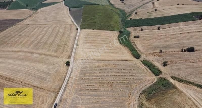 Bandırma Mahbubeler Satılık Tarla MAHBUBELER'DE YOLU AÇILMIŞ SATILIK 8.500 M2 TARLA S 2403