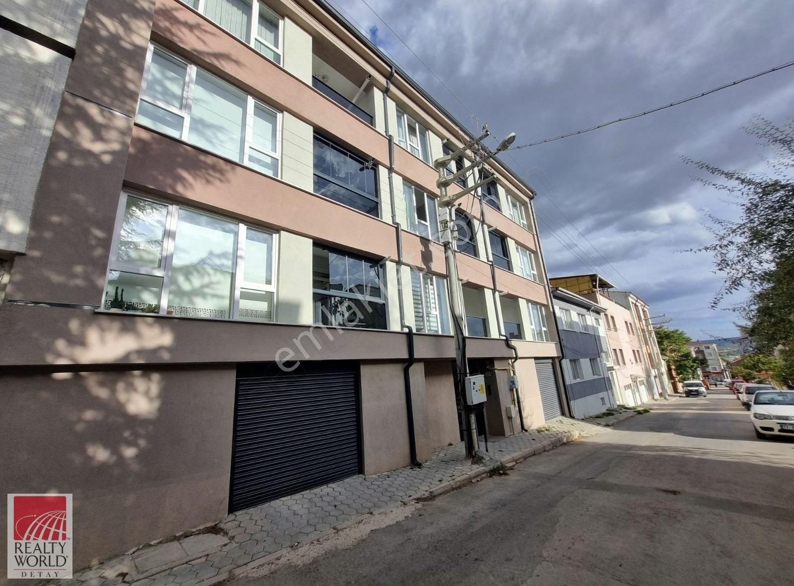 Tepebaşı Çamlıca Satılık Daire [REALTY WORLD DETAY] ÇAMLICA DA 2+0 EŞYALI SATILIK DAİRE