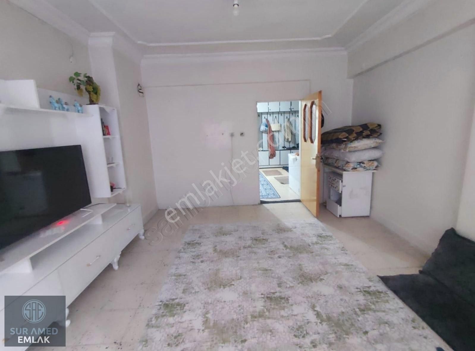 Bağlar 5 Nisan Satılık Daire SUR AMED EMLAK TAN BAĞLAR 5 NİSAN MAH. 3+1 SATILIK DAİRE.