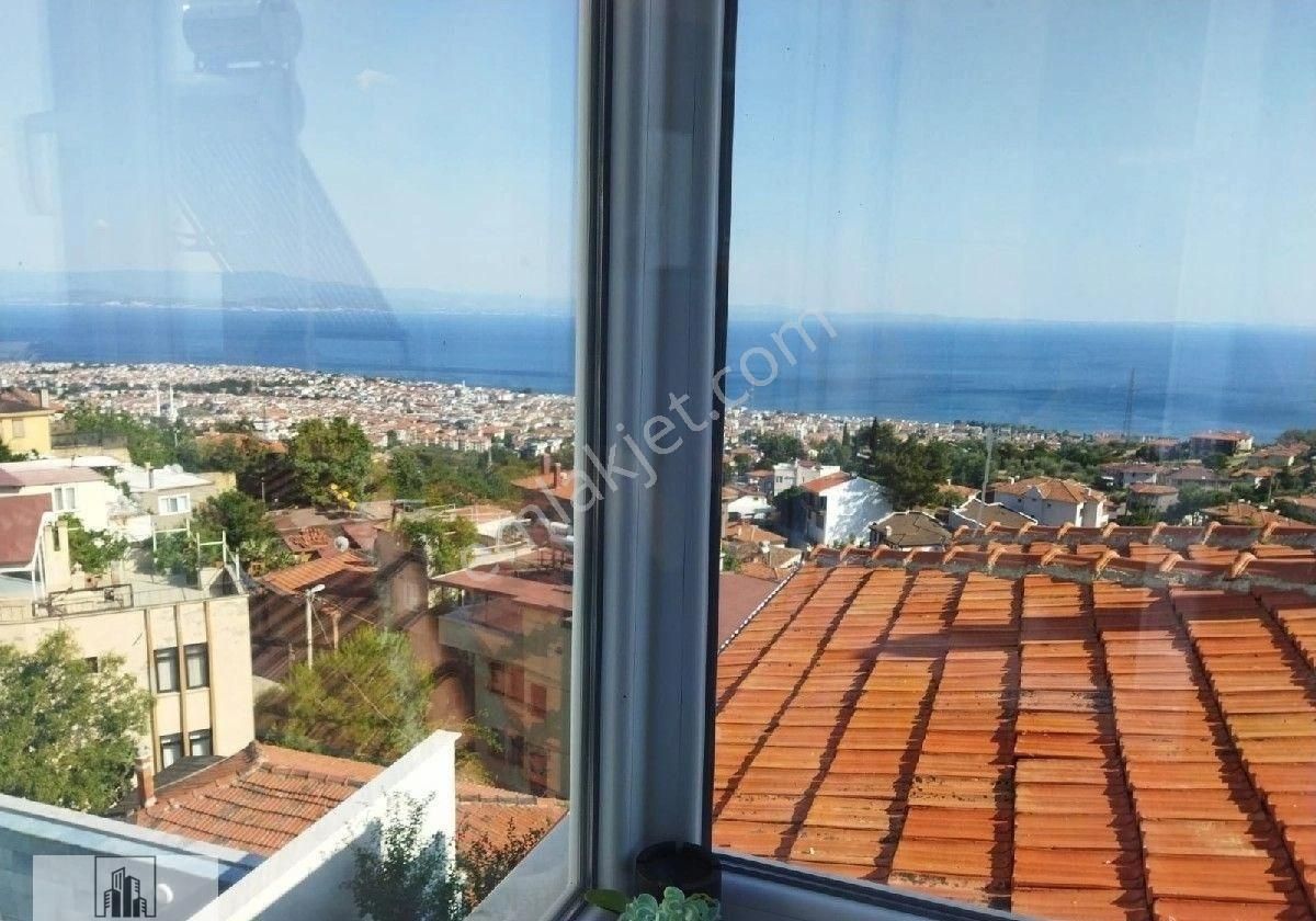 Edremit İskele Eşyalı Kiralık Daire Bahadır Emlak'tan Altınoluk Yukarı Tarafta Dağ Ve Deniz Manzaralı 2+1 Devamlı Kiralık Daire !!