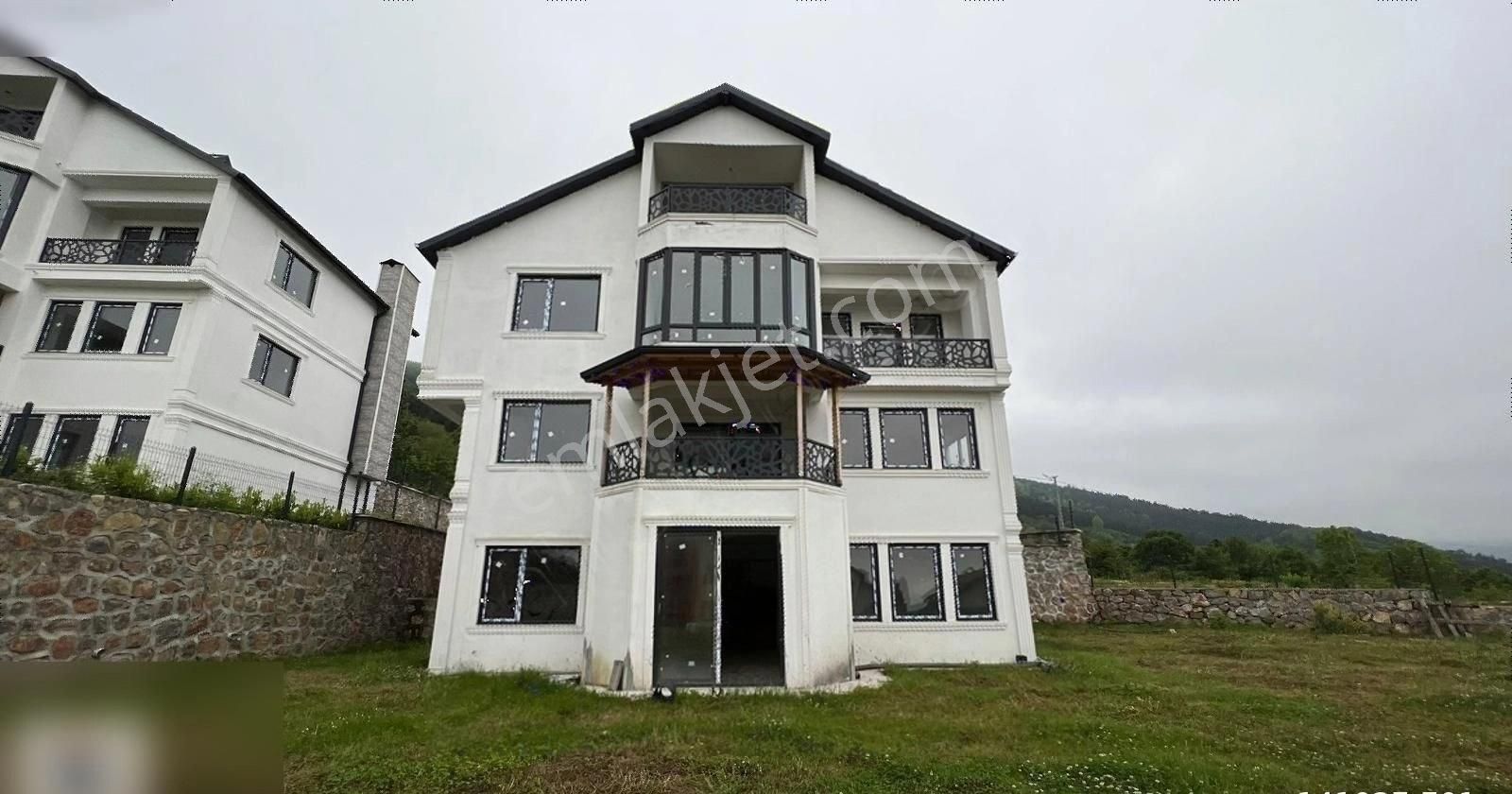 Başiskele Şehitekrem Satılık Villa BAŞİSKELE'DE MÜSTAKİL DENİZ VE ORMAN MANZARALI 5+2 SATILIK VİLLA