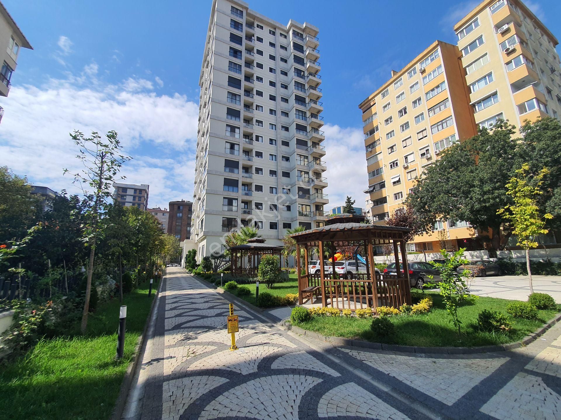 İstanbul Kadıköy Deniz Manzaralı Kiralık Daire   Bostancı’da  & Deniz Manzaralı, Balkonlu Yeni Bina 3+1 Kiralık %