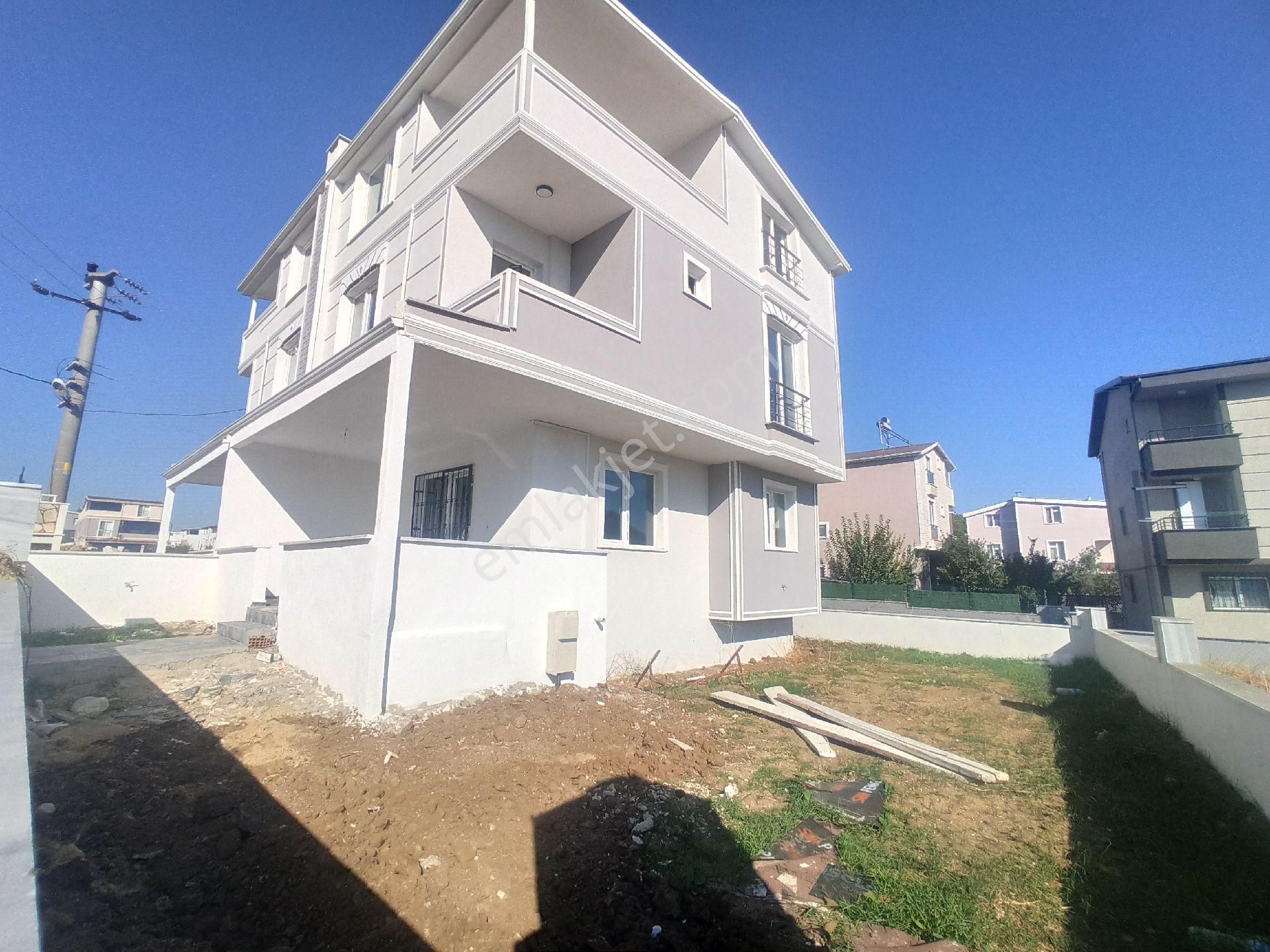 Marmaraereğlisi Yeniçiftlik Satılık Villa **YILDIZ**YAPIDAN. YENİCİFTLİK TE BU VİLLA KAÇMAZ 4+1 GENİŞ ODALI GENİŞ BAHÇELİ HAVUZ YAPIMINA UYGUN