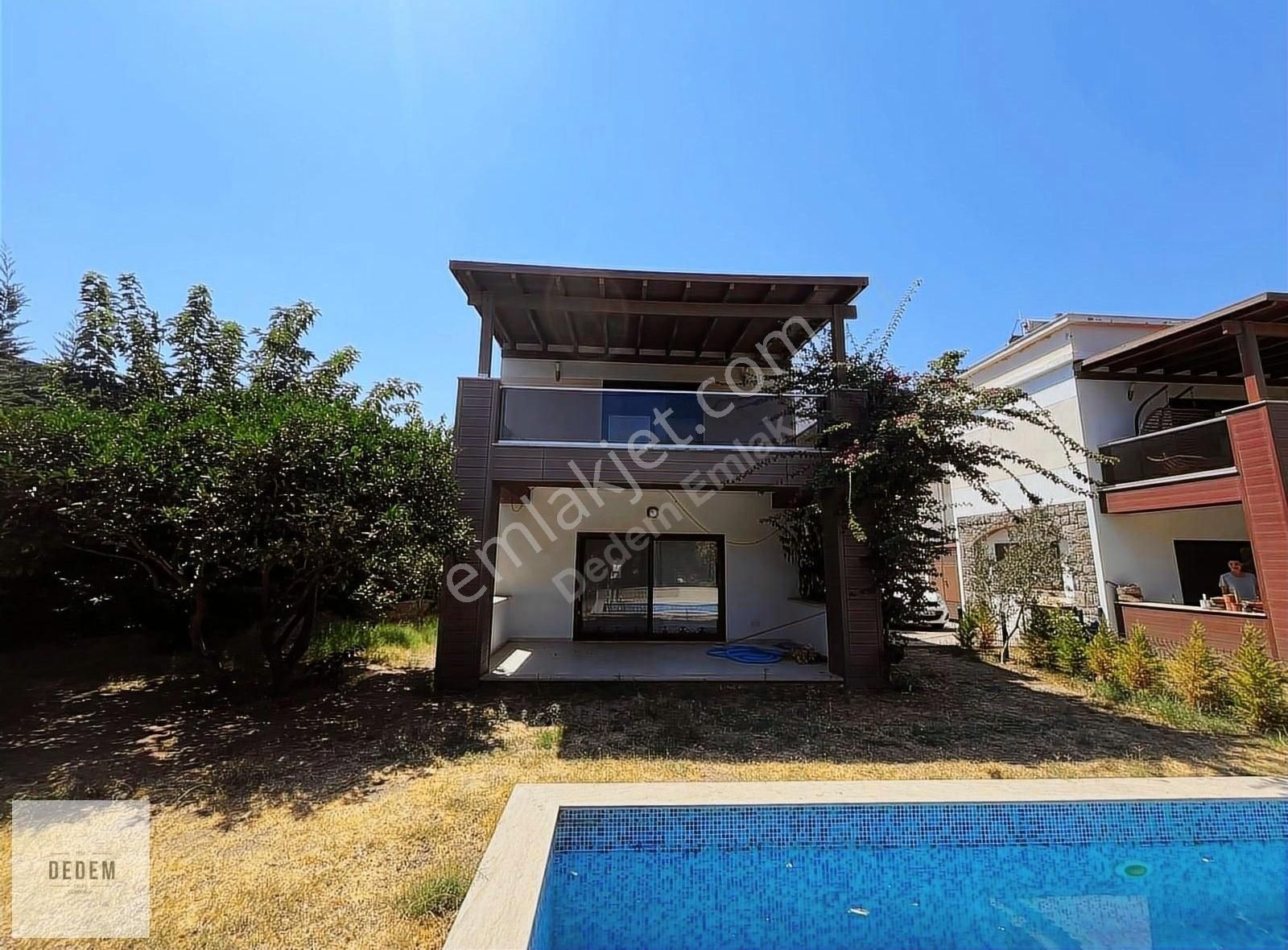 Bodrum Gündoğan Satılık Villa Gündoğan Koyunda Merkezi Konumda Havuzlu Müstakil 4+1 Villa